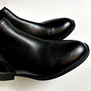GEOX Sz 6US 36EU Womens Ankle Boots Italian Patent Leather Side Zip Black Bootie